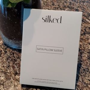 Silked Pillow Sleeve